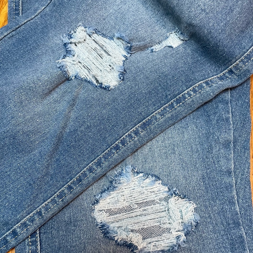 Ladies Levi Strauss High-Rise Distressed Stretch Jeans (Levi’s) - Picture 6 of 6